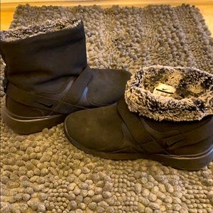 Nike boots womens 8